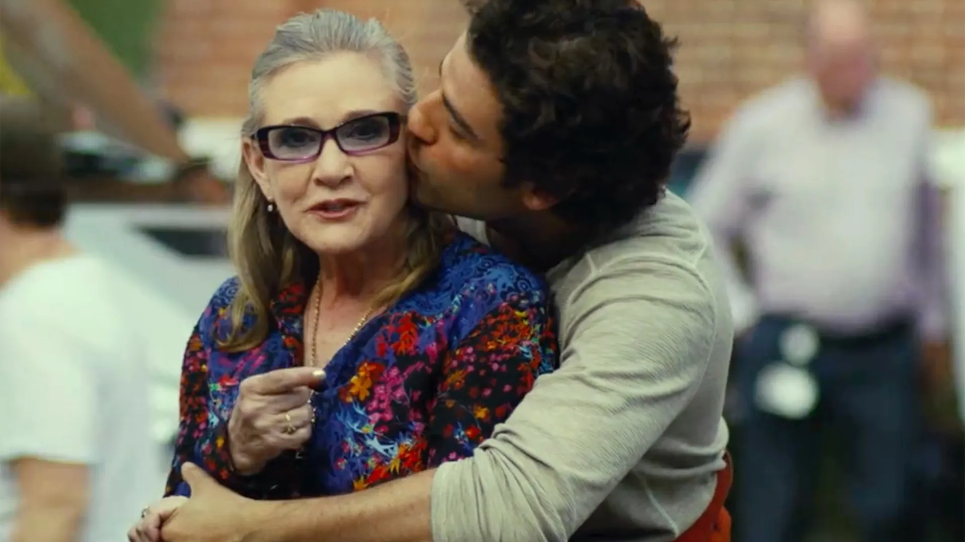 Carrie Fisher and Oscar Isaac used to dance on set
