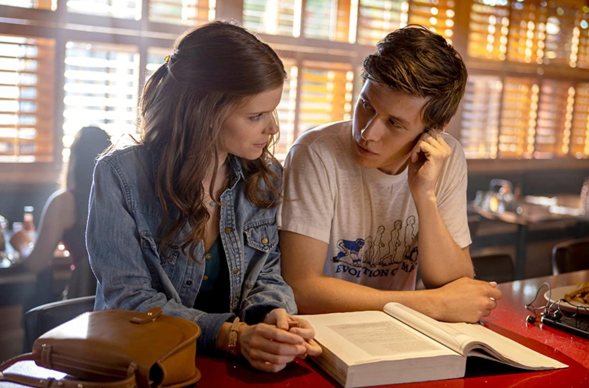 Kate Mara and Nick Robinson in A Teacher (2020)