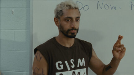 Riz Ahmed signs the letter R in sound of metal