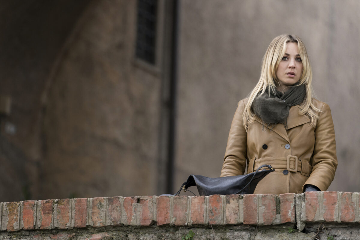 Kaley Cuoco In the Flight Attendant