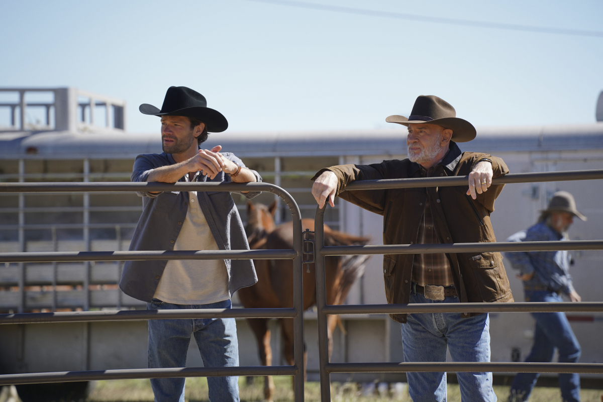 Walker -- “Pilot” -- Image Number: WLK101b_0052r -- Pictured (L-R): Jared Padalecki as Cordell Walker and Mitch Pileggi as Bonham Walker -- Photo: Rebecca Brenneman/The CW -- © 2020 The CW Network, LLC. All Rights Reserved.