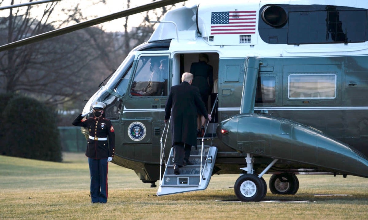 WASHINGTON, DC - JANUARY 20: President Donald Trump and first lady Melania Trump board Marine One as they depart the White House on January 20, 2021 in Washington, DC. President Trump is making his scheduled departure from the White House for Florida, several hours ahead of the inauguration ceremony for his successor Joe Biden, making him the first president in more than 150 years to refuse to attend the inauguration. (Photo by Eric Thayer/Getty Images)