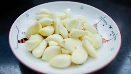 peeled cloves of garlic