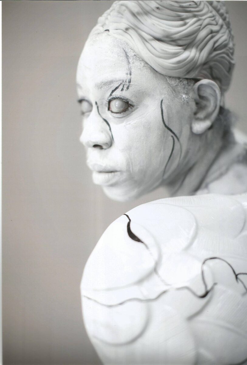 Kurenai Kiba cosplaying a weeping angel from Doctor Who