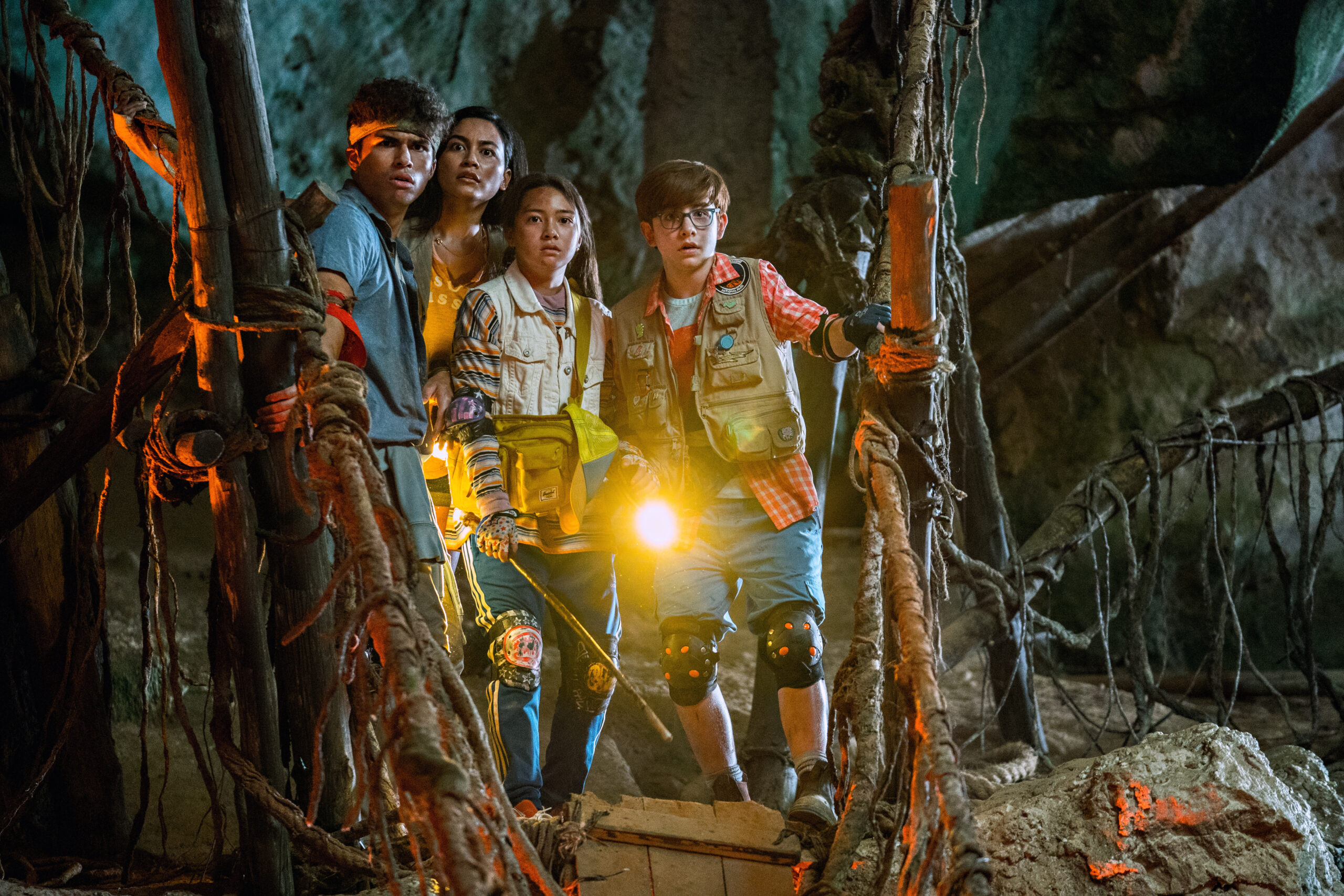 FINDING 'OHANA (L to R) ALEX AIONO as E, LINDSAY WATSON as HANA, KEA PEAHU as PILI, OWEN VACCARO as CASPER in FINDING 'OHANA. Cr. JENNIFER ROSE CLASEN/NETFLIX © 2021