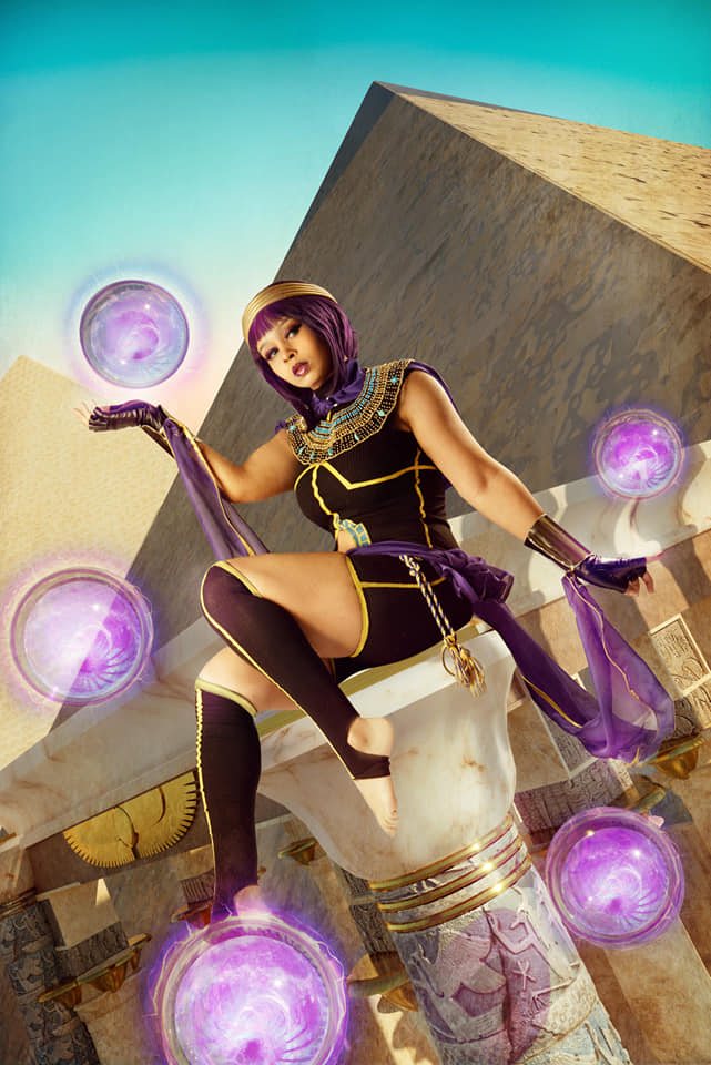 Blair Scott (Queen B Cosplays) cosplaying from Street Fighter