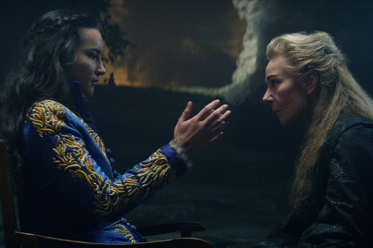 SHADOW AND BONE (L to R) JESSIE MEI LI as ALINA STARKOV and ZOè WANAMAKER as BAGHRA in SHADOW AND BONE Cr. COURTESY OF NETFLIX © 2021