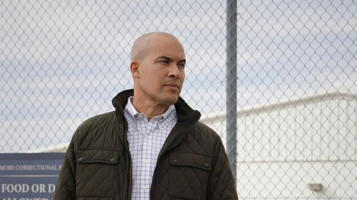 Walker -- “Bar None” -- Image Number: WLK106a_0205r -- Pictured: Coby Bell as Captain Larry James -- Photo: Rebecca Brenneman/The CW -- © 2021 The CW Network, LLC. All Rights Reserved.