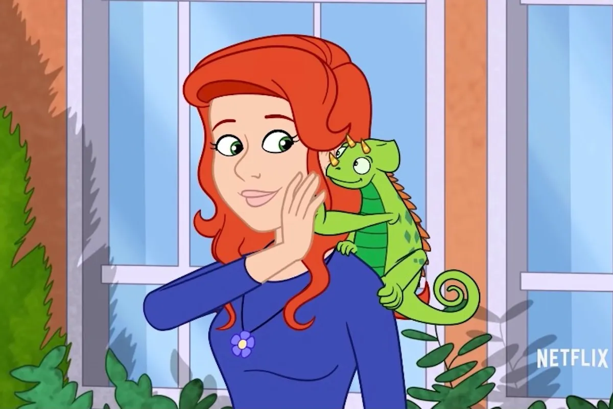 The new Ms Frizzle from Netflix's reboot of the Magic Schoolbus high fives her pet chameleon.