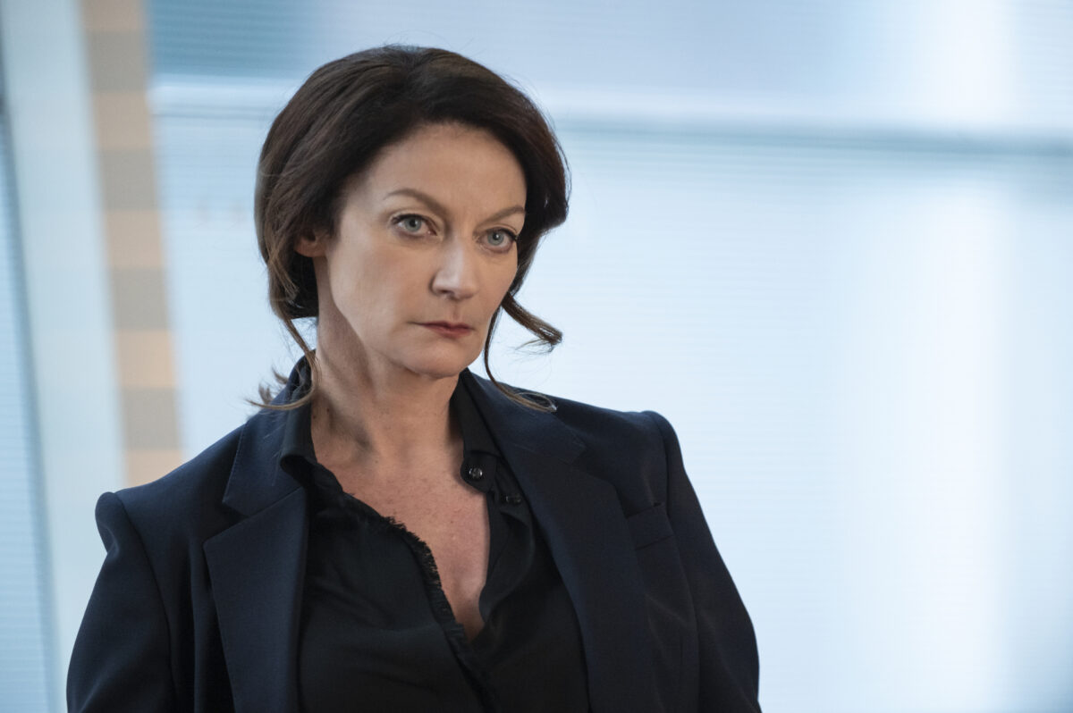 michelle gomez as miranda in the flight attendant