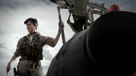 ARMY OF THE DEAD - TIG NOTARO as PETERS in ARMY OF THE DEAD. Cr. SCOTT GARFIELD/NETFLIX © 2021