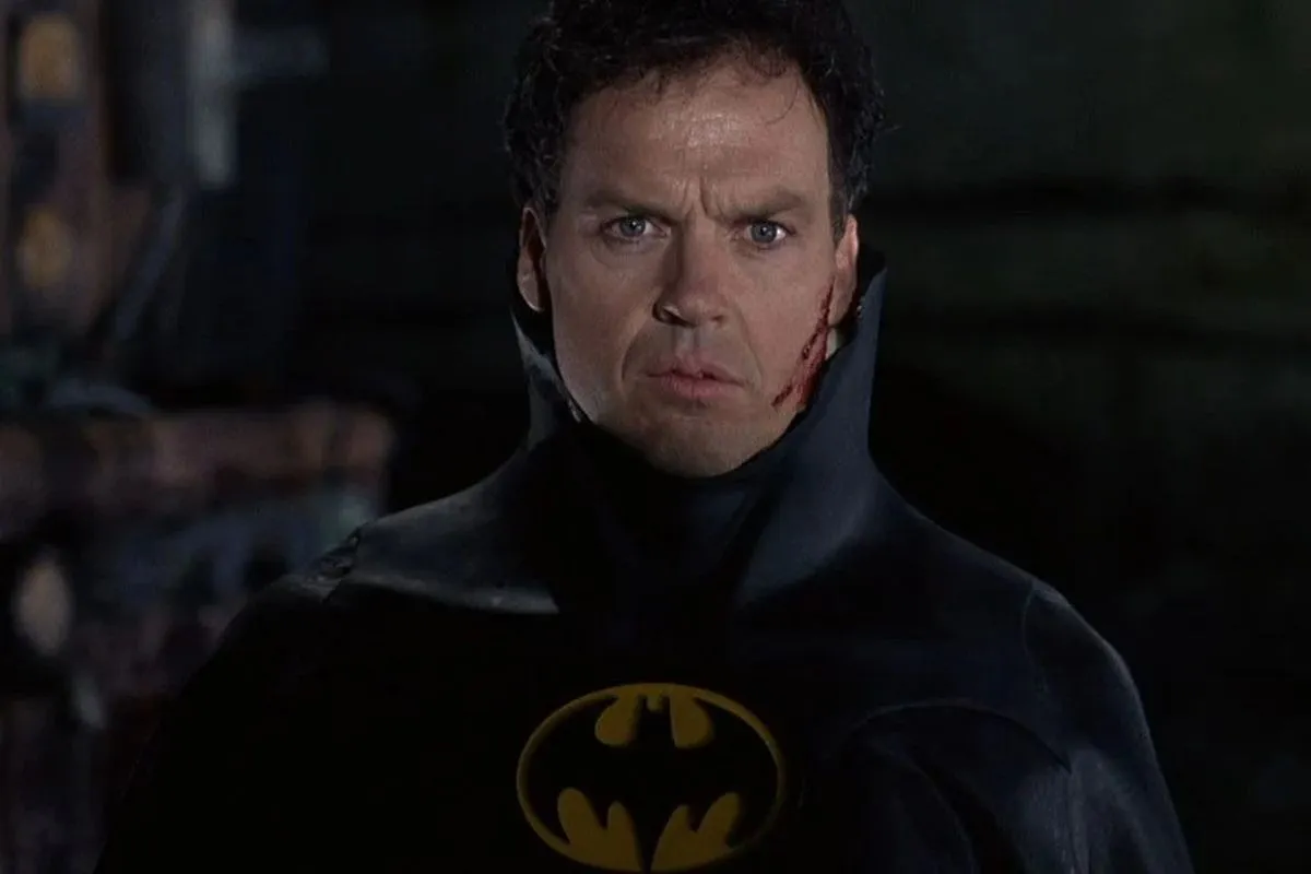 Batman (Michael Keaton)'s face is revealed in 'Batman Returns'