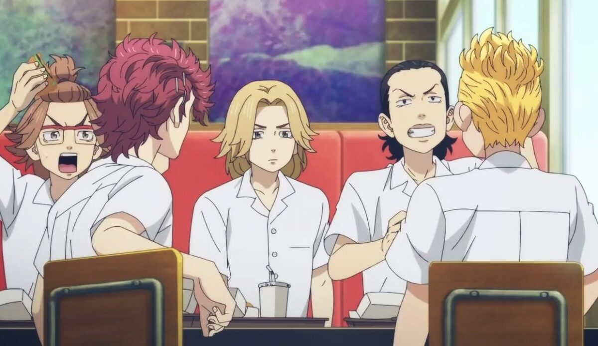 Takemichi hanging out with his friends