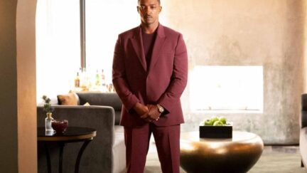 Anthony Mackie stands alone in Amazon Prime's Solos