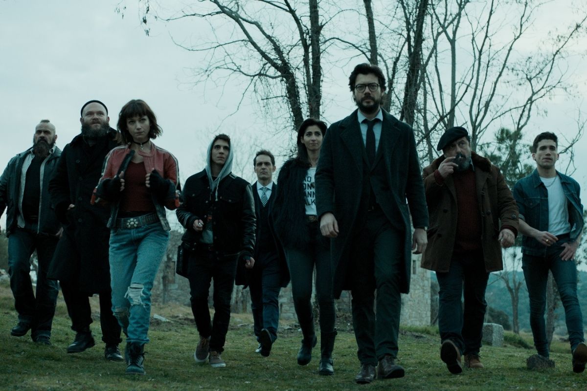 Netflix Money Heist full cast walking.