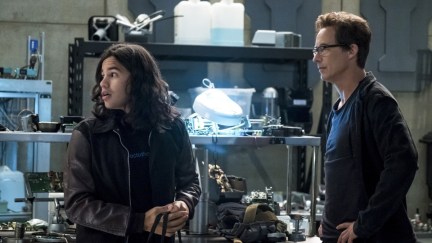 tom-cavanagh-carlos-valdes-flash looking like they have done something very very bad