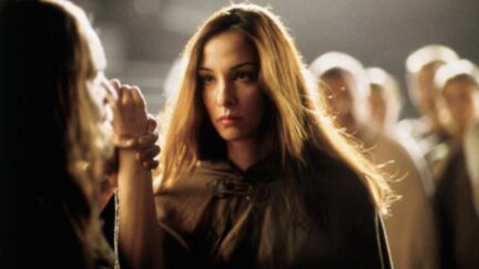 Daniela Amavia as Alia