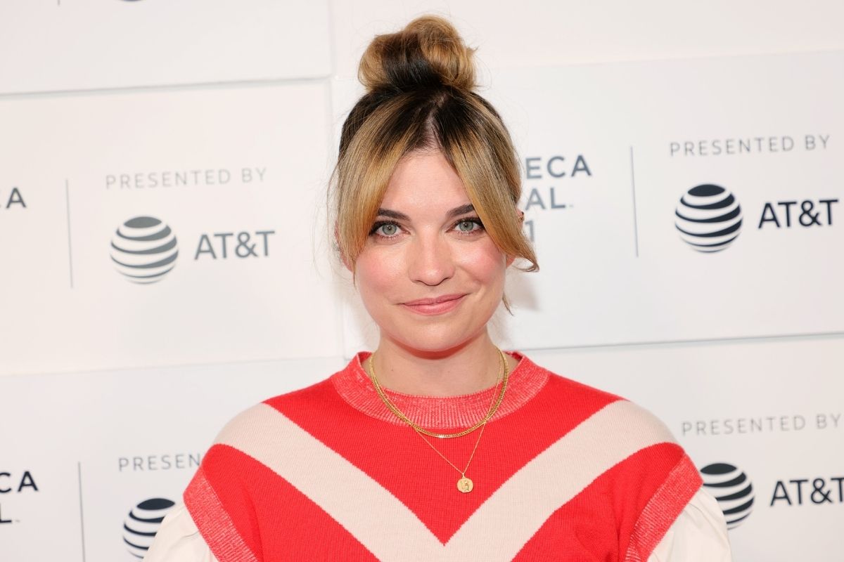 Annie Murphy at "Kevin Can F Himself" premiere.