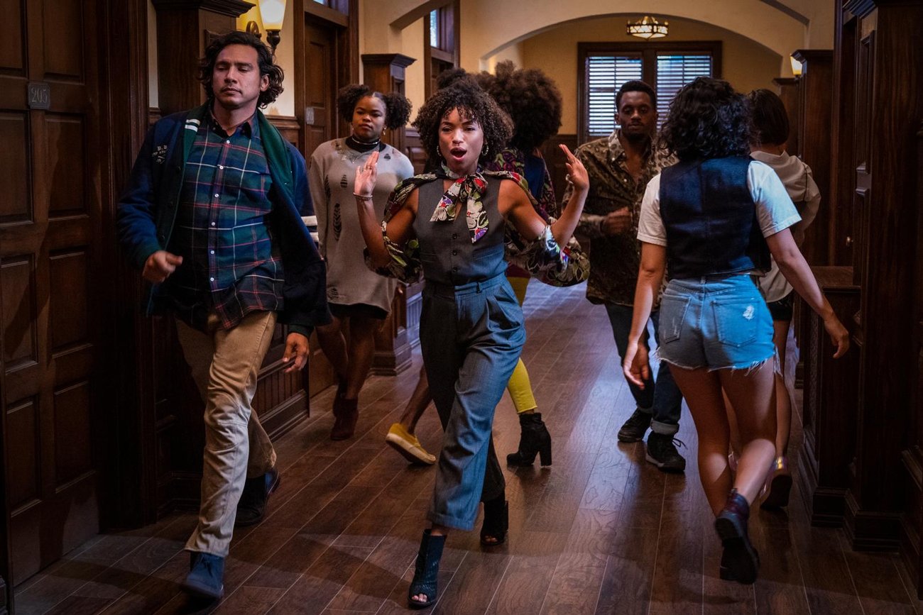 Scene from Dear White People Volume 4. Students in the hallway.