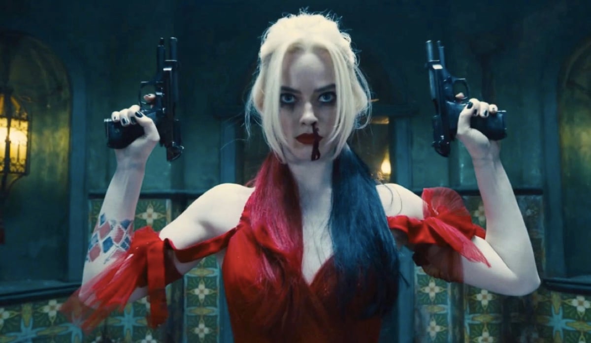Harley Quinn holding up two guns in The Suicide Squad.