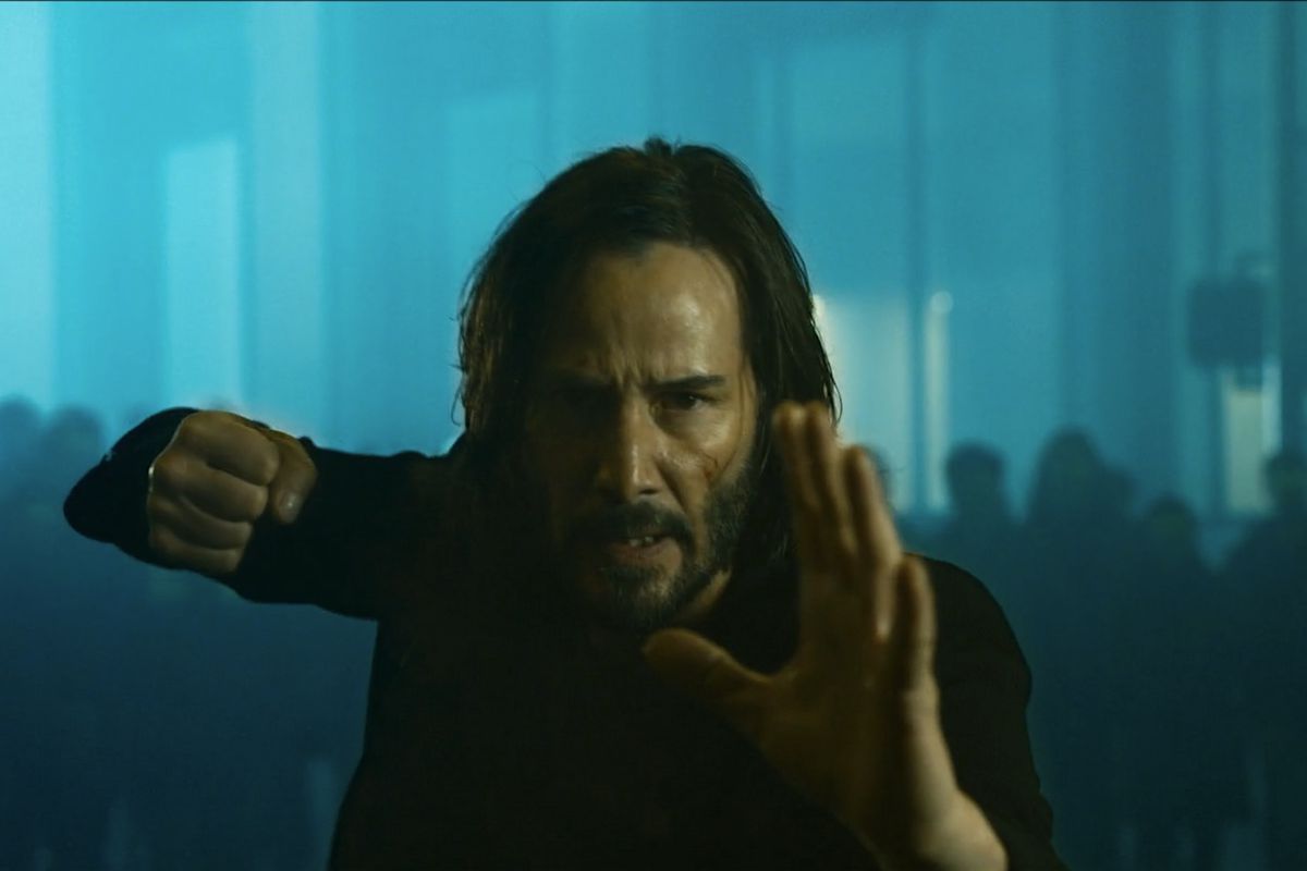 Neo striking a fighting pose in The Matrix Resurrections