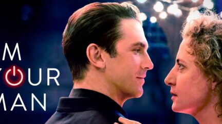 I'm your man trailer still with the two leads face to face.