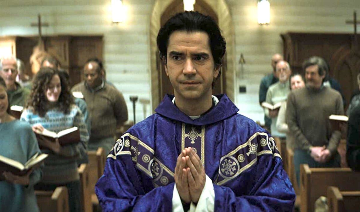 Hamish Linklater as Father Paul Hill in 'Midnight Mass.'
