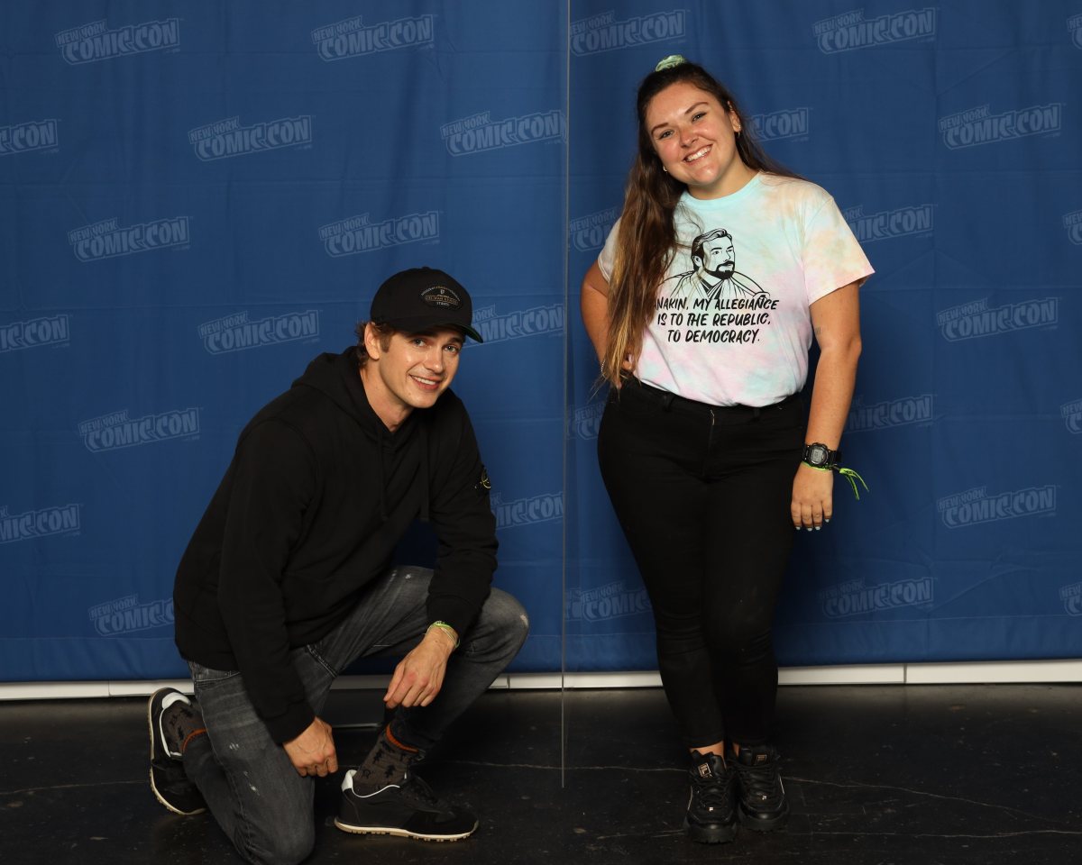 Rachel Leishman making Hayden Christensen kneel at NYCC