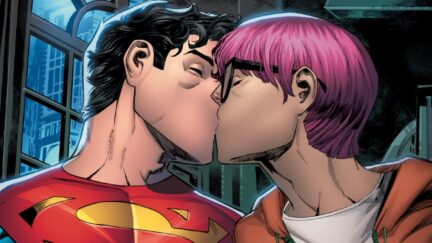 Jon Kent is a beautiful bisexual lad