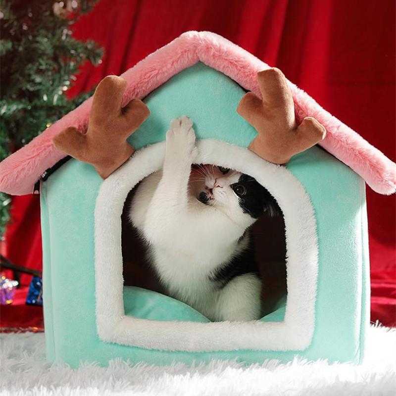 Happy & Polly Christmas house