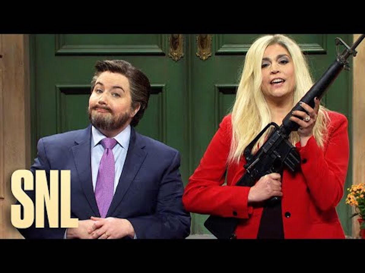 Aidy Bryant as Ted Cruz and Cecily Strong as Majorie Taylor Greene, holding an AR-15, on Saturday Night Live