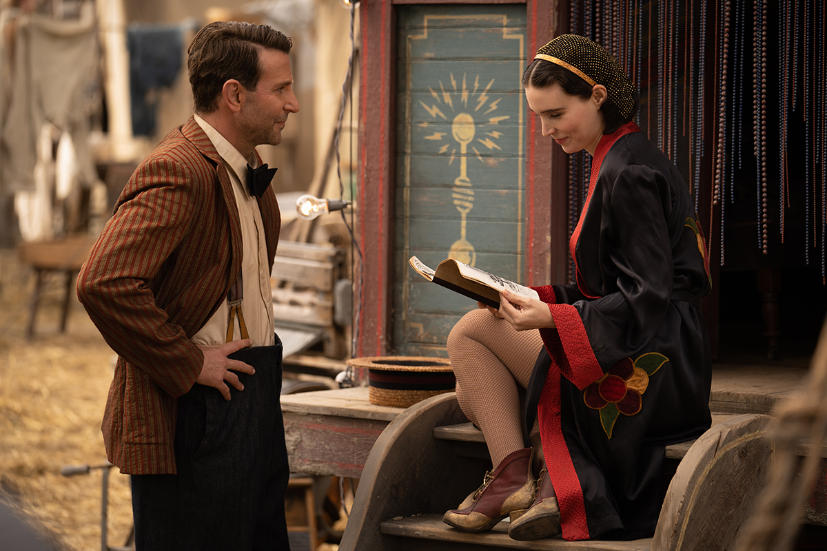 bradley cooper and rooney mara flirting in nightmare alley