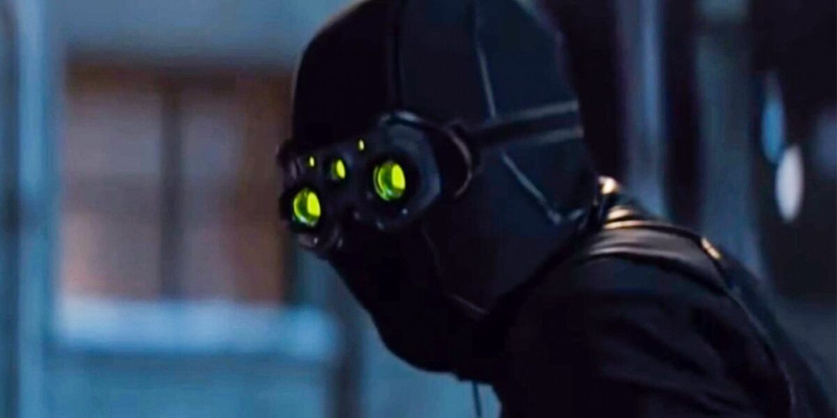 Masked fighter looking at Clint in Hawkeye