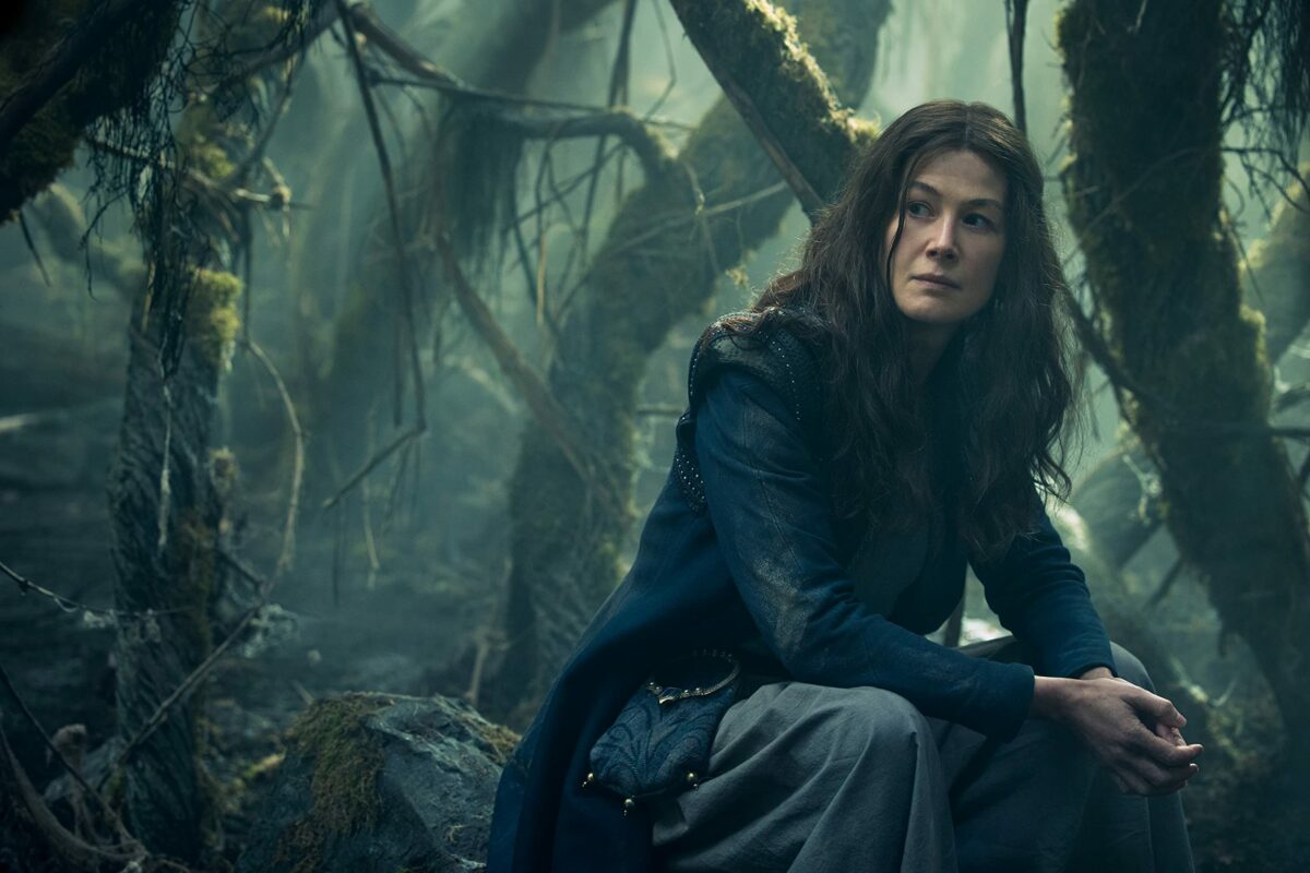 Moiraine sits in the woods in the Amazon wheel of time.