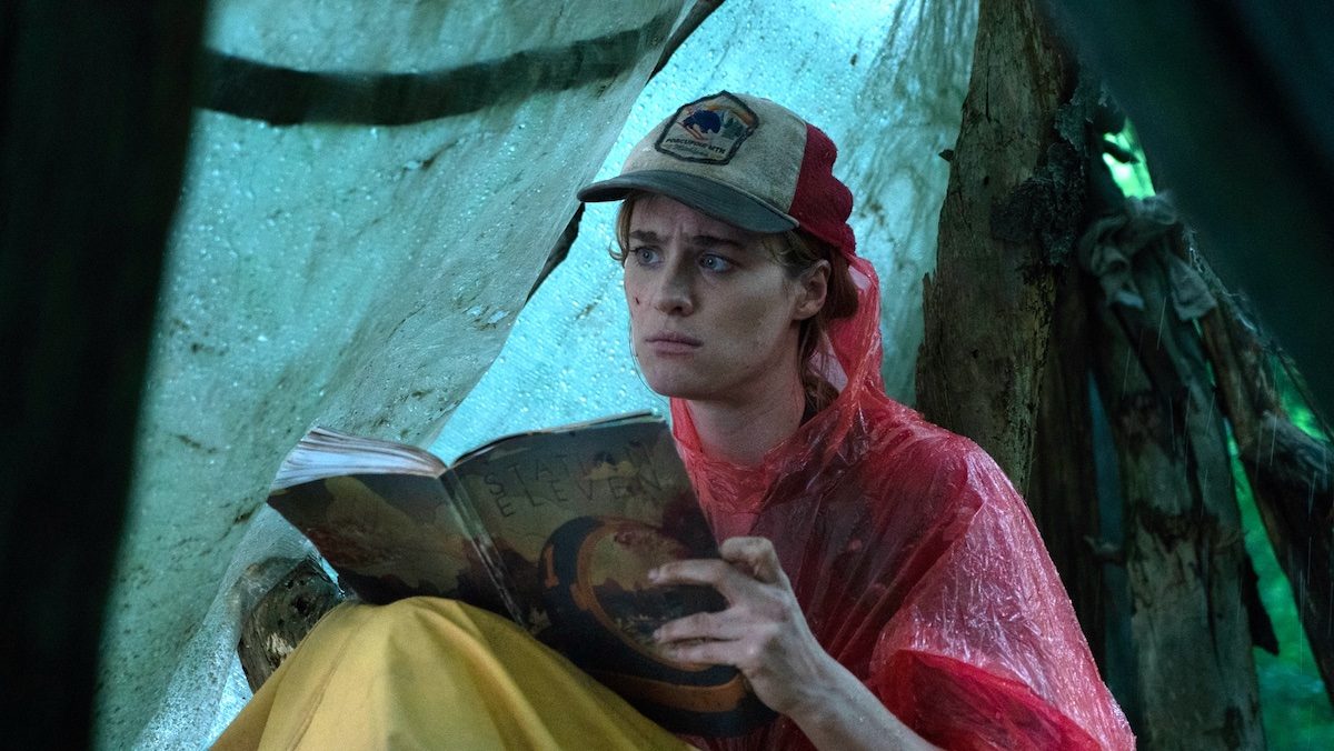 Kirsten reads the Station Eleven graphic novel in 'Station Eleven'