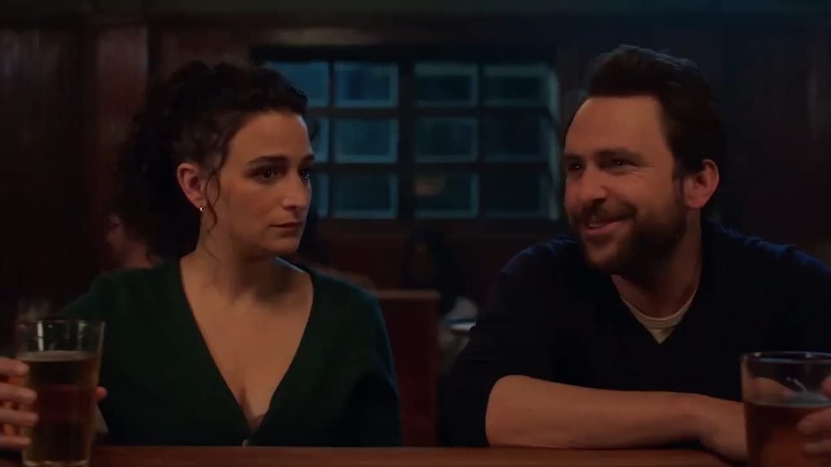 Charlie Day and Jenny Slate at a bar as Peter and Emma in I Want You Back
