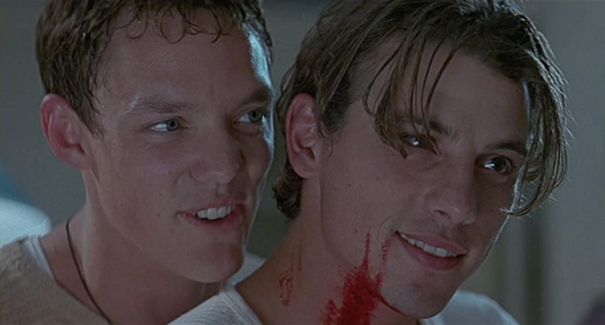 Stu Macher hugs Billy Loomis from behind while covered in blood