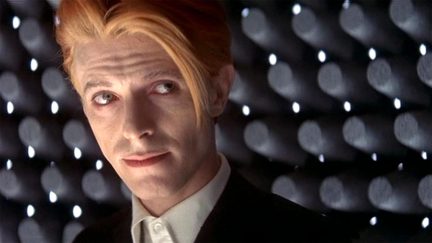 david bowie looking cool in the man who fell to earth