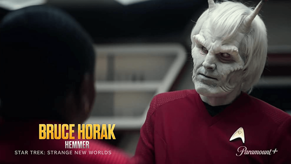 Bruce Horak as the blind alien Hemmer
