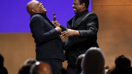 Samuel L. Jackson gets lifetime achievement Oscar from Denzel Washington