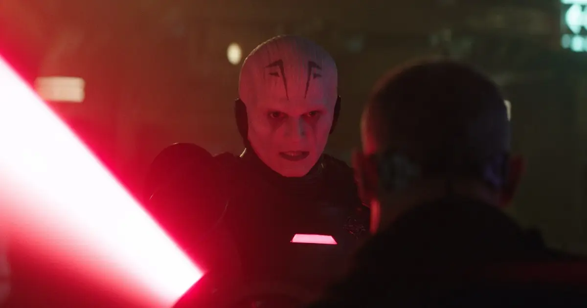 An Inquisitor wielding his double bladed red lightsaber in Obi-Wan Kenobi.