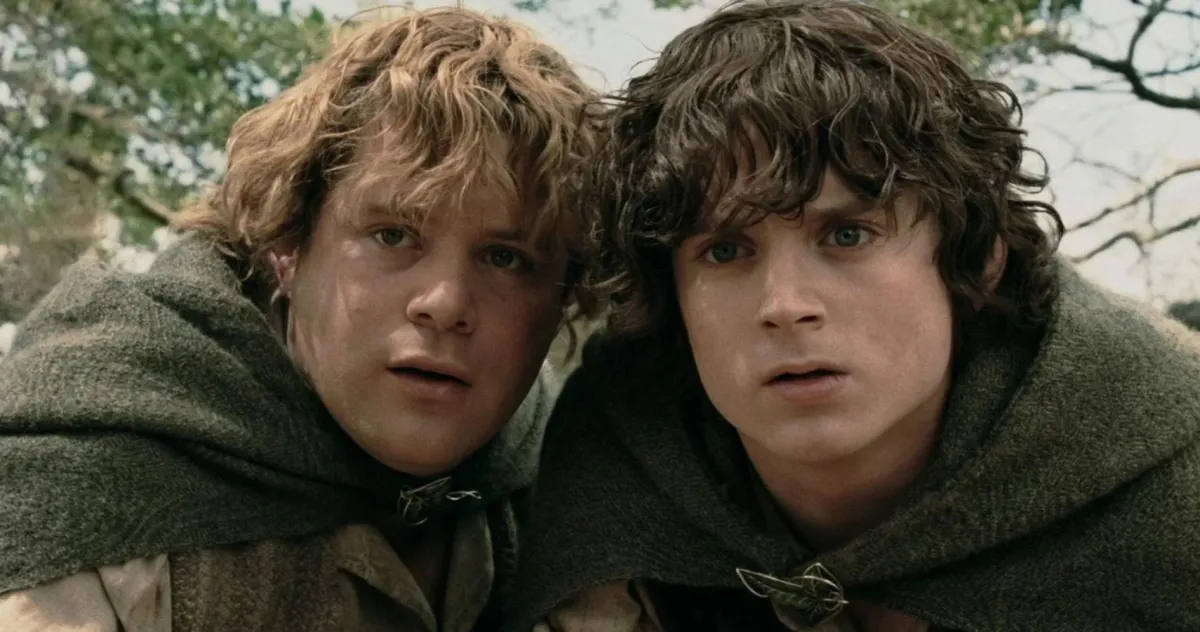 Sean Astin as Sam and Elijah Wood as Frodo in The Lord of the Rings