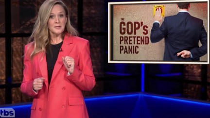 Samantha Bee wears a bright pink suit, talks about 
