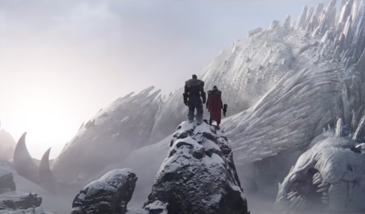 Thor and Korg look at Falligar's body in Thor 4.