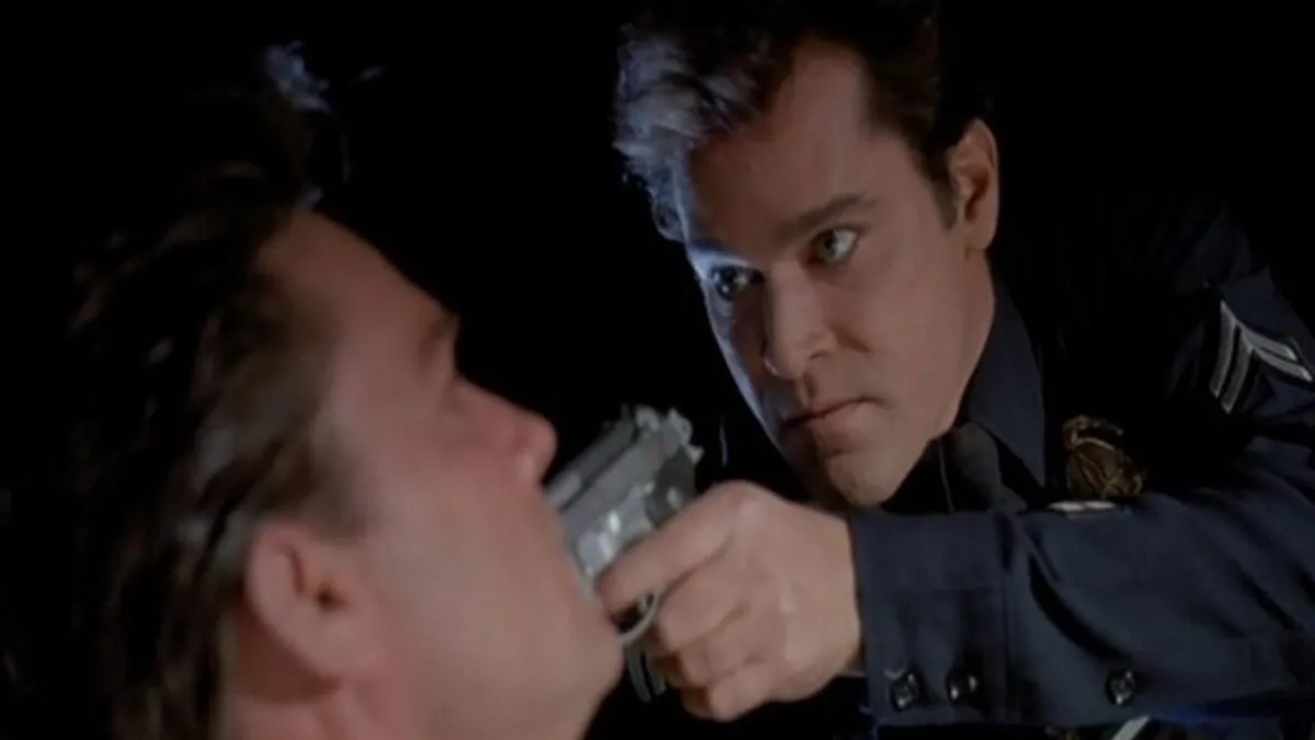Ray Liotta as Pete Davis in Unlawful Entry