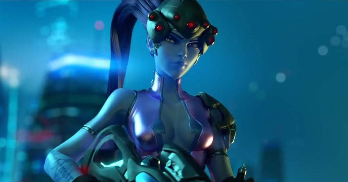 Widowmaker poses triumphantly at night.