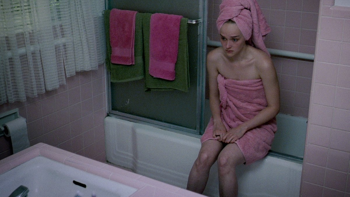 Dawn in the bathroom in Teeth