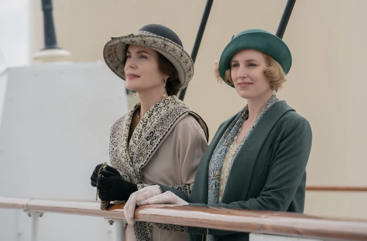 Elizabeth McGovern and Laura Carmichael in Downton Abbey: A New Era (2022) as Lady Cora and Lady Edith