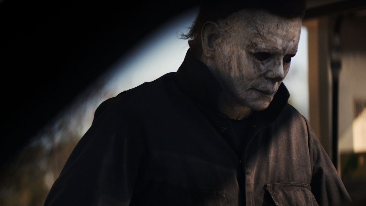 Michael getting his mask back in Halloween 2018