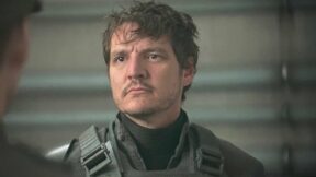 Pedro Pascal as Din Djarin without his helmet in The Mandalorian